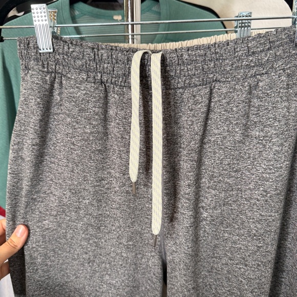 Vuori Boyfriend Joggers Heather Gray Size S - Picture 8 of 8